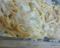 Talharim ao molho branco com gorgonzola e palmito