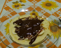 Panqueca americana com calda de chocolate