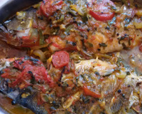 Tucunaré ao forno no molho vermelho