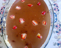 Bombom de morango na travessa