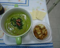 Sopa de ervilha com calabresa e bacon