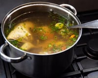 Ferran Adrià, chef: "O caldo de galinha mais gostoso leva 3 carcaças de frango, 80g de cenoura, 130g de cebola e deve ferver por 30 minutos."