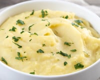 Chef Martín Berasategui: "O purê de batatas cremoso é feito misturando 550g de batatas, 250ml de leite e manteiga."