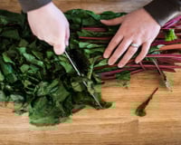 O "superalimento" esquecido: o vegetal que combate a inflamação e você deveria comer toda semana