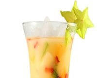 Vitamina de carambola com kiwi e Ades