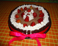 Bolo de chocolate e morango com Twix