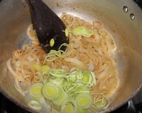 Sopa de cebola com alho poró