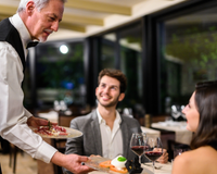 Nem parece, mas esse gesto na hora de sair de um restaurante diz muito sobre você, segundo a psicologia