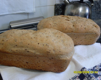 Pão integral com farinha integral, linhaça e aveia