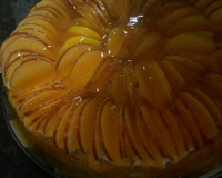 Bolo com maçã e calda de laranja