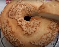 Nem farinha de trigo, nem fermento: bolo de apenas 3 ingredientes é fácil de fazer e fica uma delícia com o café da tarde