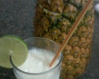 Coquetel de abacaxi com espumante