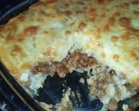 Bolo de batata com carne e queijo