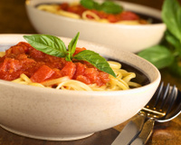 Aprenda 3 receitas de molho para a macarronada de domingo