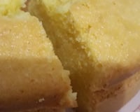 Bolo de fubá com queijo parmesão