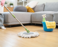 Você só precisa de dois ingredientes simples para limpar o piso de madeira e deixar o chão brilhando