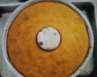 Bolo cremoso de milho com coco