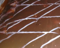 Bolo de cenoura com calda de chocolate