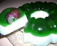 Gelatina de limão com uva