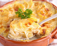 Essa receita de batatas gratinadas para 10 pessoas é o acompanhamento perfeito pro cardápio do fim de semana