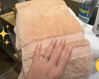 Nem amaciante, nem condicionador: tenho essas toalhas de algodão há mais de 10 anos e elas continuam macias porque eu lavo do jeito certo