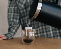 Nem açúcar, nem adoçante: esse truque simples vai transformar o seu café coado e deixá-lo muito melhor