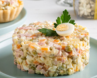 O truque de um chef famoso para uma salada russa perfeita está na batata