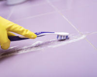 Essa dica esquisita vai acabar com o rejunte encardido: fiquei chocada que funcionou!