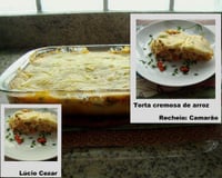 Torta cremosa de arroz com recheio de camarão