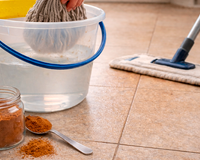 Passar canela no chão não é uma má ideia - e agora você vai entender o porquê!