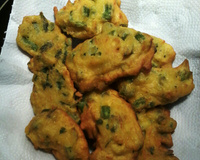 Bolinho econômico de talo de espinafre com fubá