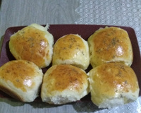 Pão de batata recheado com mortadela