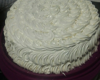 Pão de ló de chocolate com recheio e cobertura