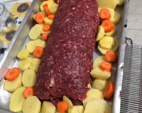 Rocambole de carne recheado