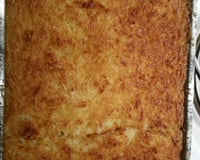 Bolo de aipim com creme de leite e leite condensado