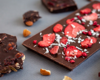 Barra de chocolate funcional é a melhor opção para aproveitar a Páscoa sem culpa: receita simples pode ser recheada como quiser