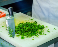 Truque simples para tirar mancha da tábua de cozinha