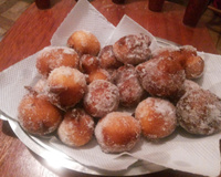 Bolinho frito de leite condensado