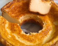 Esse bolo mole de leite condensado da minha tia é meu doce favorito e não pode faltar na hora do cafezinho lá em casa!