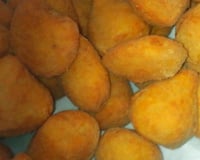 Salgadinho de carne e salsicha