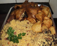Frango à moda caipira ,com batatas e arroz
