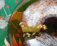 Bolo cremoso de milho com coco