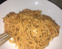 Macarrão ao molho de queijo e presunto