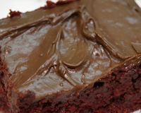 Bolo de chocolate simples e fofinho