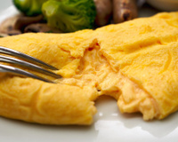 Café da manhã com mais proteína: essa omelete cremosa me sustenta por horas, nem belisco antes do almoço