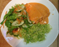 Filé de merluza rápida, com requeijão e molho de tomate