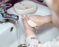 A invenção milionária de um menino de 9 anos que promove a higiene em crianças pequenas com seus sabonetes de um jeito muito divertido