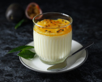 Nem leite condensado, nem creme de leite: essa mousse de maracujá cremosa é uma versão leve, mais saudável e deliciosa