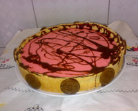 Torta de morango com cobertura de chocolate