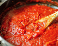 Molho de tomate caseiro que sempre dava errado agora fica encorpado e saboroso com esse truque de cozinha